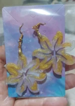 Cercei Handmade din Rășină Epoxidică – Design Floral - imagine 2