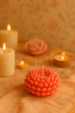 Crizantemă parfumată coral realizată manual din ceară de soia